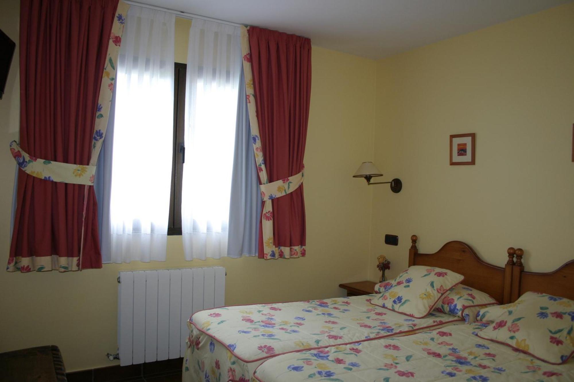 Hotel Somonte Quintes Esterno foto